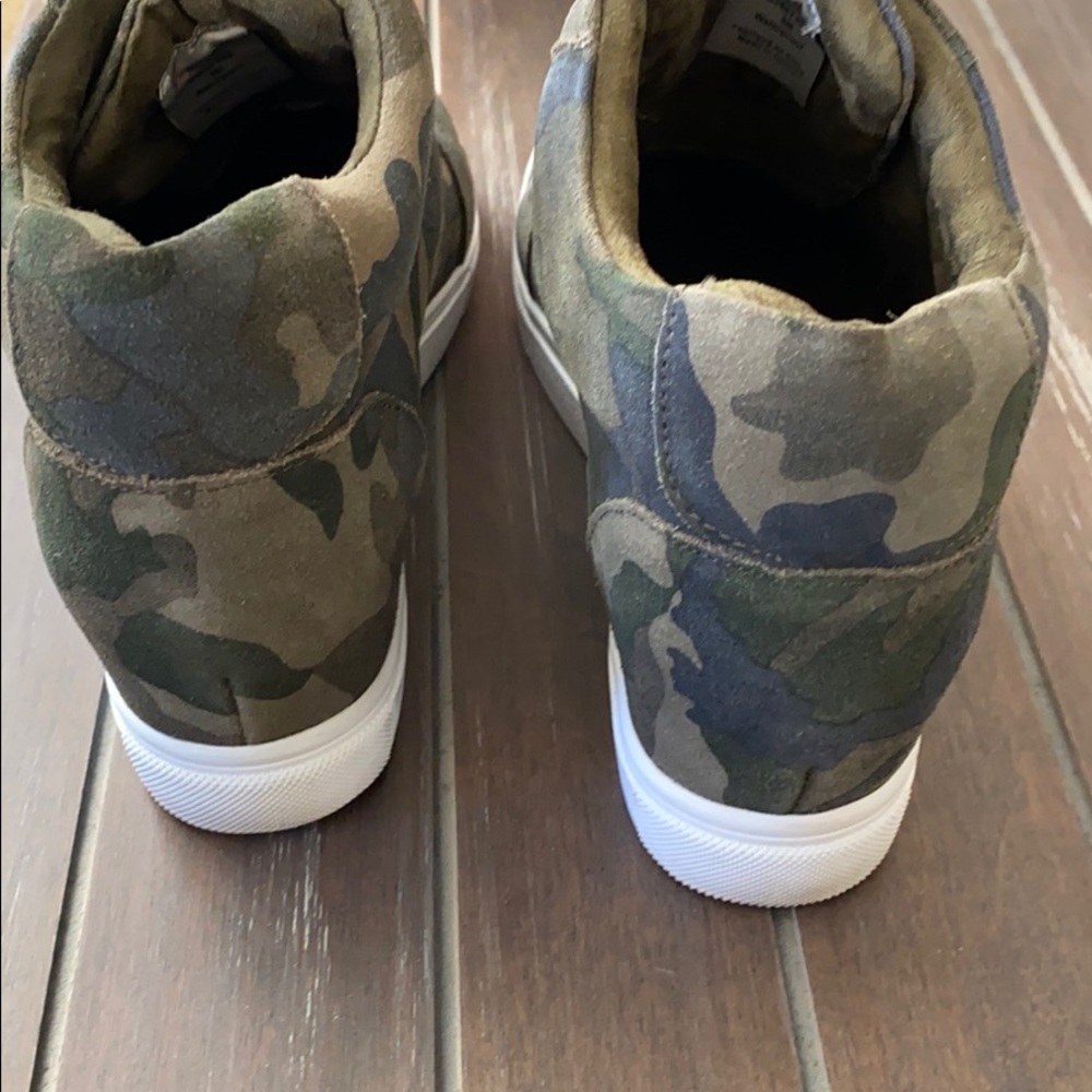 Shoes - Picture 4 of 7